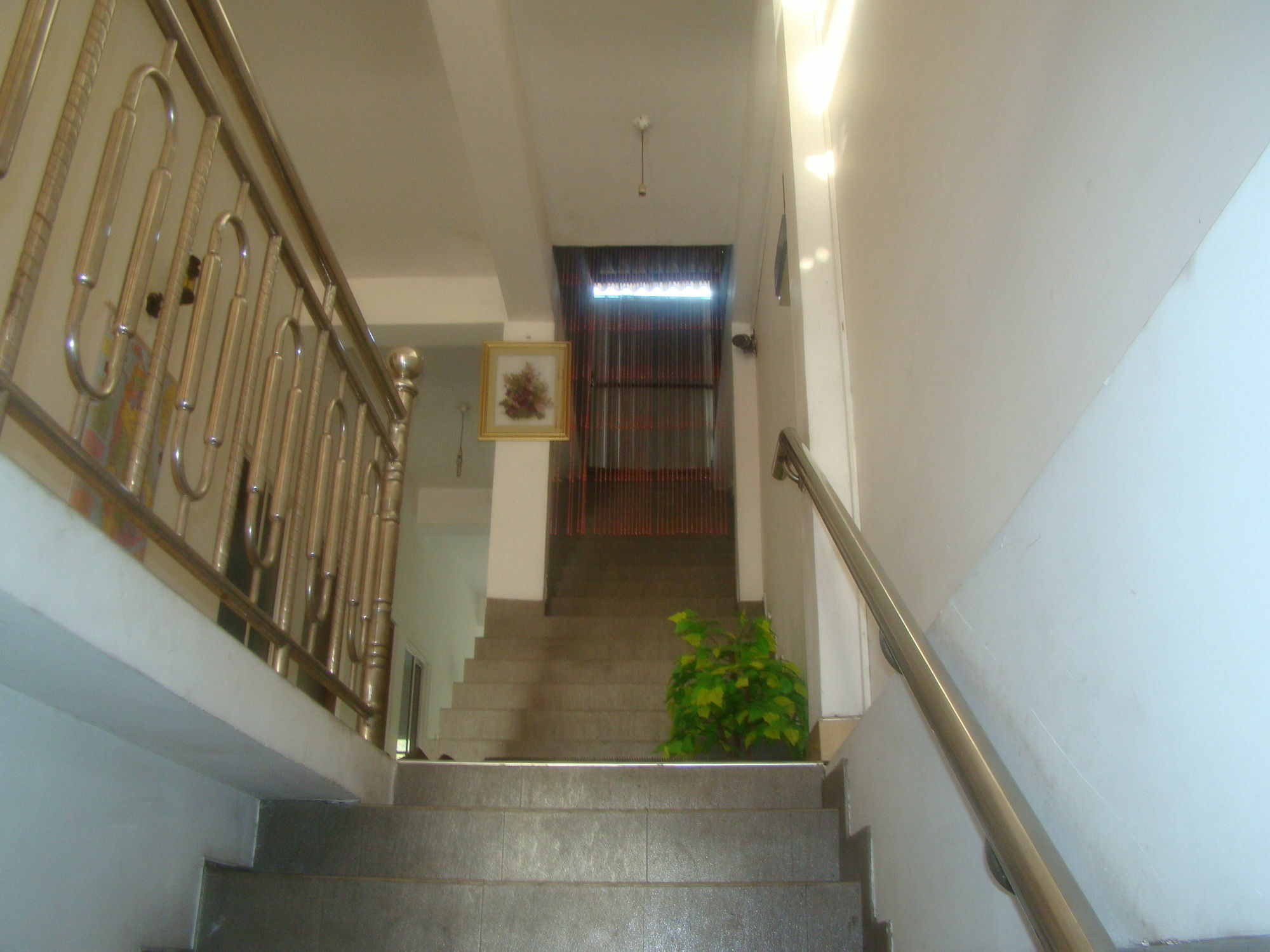 Down Town Hotel Ponnarankulama Esterno foto